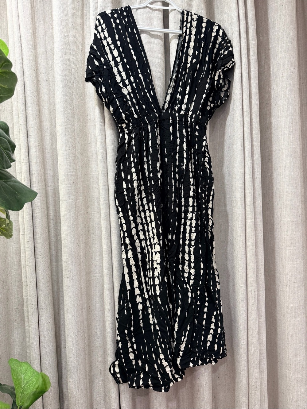 Black & White Tie-Dye V-Neck Midi Dress